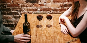 Quais são os vinhos e champanhes ideais para acompanhar um jantar refinado? - Foto: Pexels
