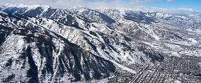 Vista aérea de Aspen Mountain, Highlands, Buttermilk e Snowmass (Crédito: Jordan Curet/Aspen Snowmass)