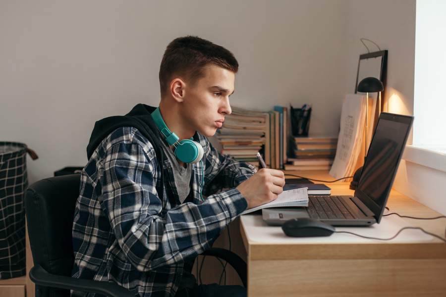 Preparatório Enem: Startup disponibiliza videoaulas gratuitas para estudar