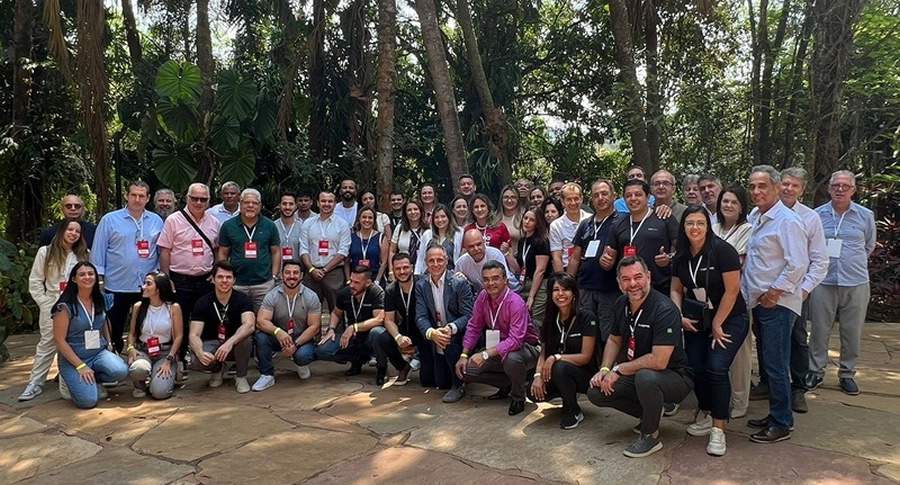 Corretores e executivos da MAPFRE em visita ao Instituto Inhotim