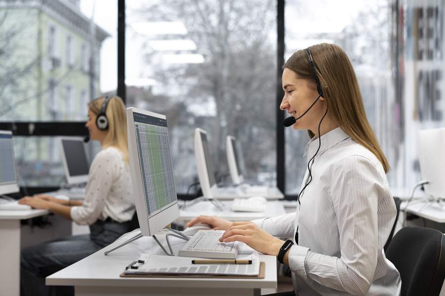 Tendência de volta ao presencial reforça necessidade de atenção à ergonomia nos escritórios