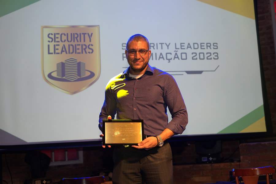 Leonel Conti, Superint Segur Informacao e Governanca da Sompo Seguros recebe Prêmio Security Leader 2023