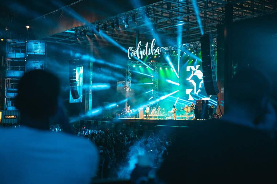 Contagem regressiva! Falta um mês para os maiores ícones da música como Marisa Monte, Gilberto Gil, Sandy e Mano Brown subirem ao palco do Festival Coolritiba