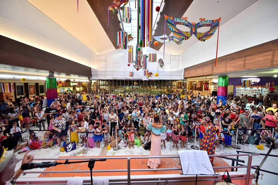 Tem diversão para a garotada no Bailinho de Carnaval do Shopping Mueller