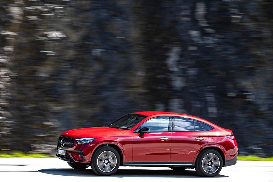 Mercedes-Benz GLC 300 4MATIC AMG Line oferece visual mais esportivo e agora, conectado