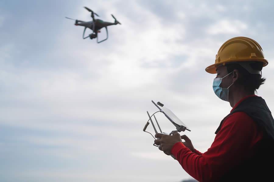 A tecnologia a favor da qualidade e da gestão das obras inclui a utilização de drones para o monitoramento das edificações - Evanto Imagens