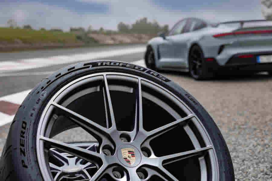 pirelli-p zero trofeo rs-porsche taycan - Crédito: Divulgação Pirelli 