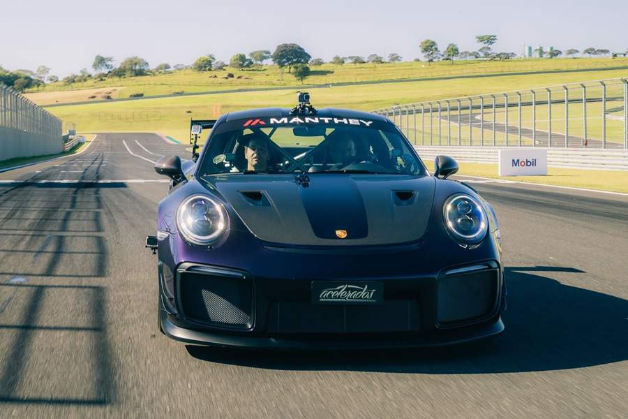 Porsche 911 GT2 RS bate recorde, na categoria carros de rua, do quadro Volta Rápida do canal Acelerados.  Crédito: Juan Alex