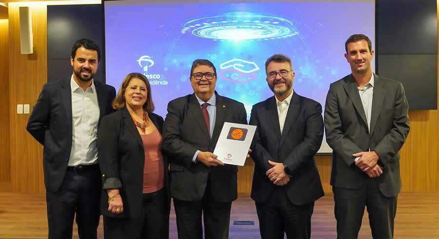  Edson Calheiros, presidente do CVG-RJ, recebe homenagem pelos 57 anos do CVG-RJ. Da esquerda para direita: José Luiz Fontes, superintendente Executivo da Bradesco Vida e Previdência; Fátima Monteiro, presidente do CCS-RJ; Edson Calheiros, presidente do CVG-RJ; Jorge Nasser, diretor-presidente da Bradesco Vida e Previdência e Estevão Scripilliti, diretor da Bradesco Vida e Previdência – Foto: Bruno Santiago