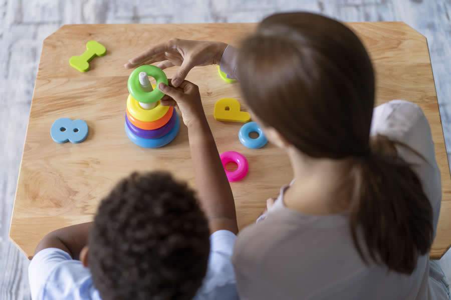 Especialista alerta como escolher a escola correta para alunos com Transtorno do Espectro Autista (TEA)