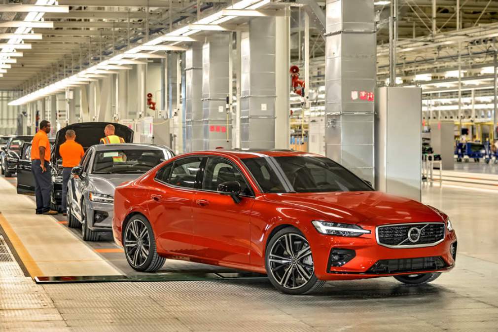 Volvo Cars reabre fábrica e escritórios na Suécia