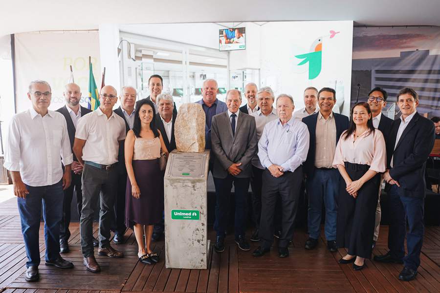 Diretoria, conselheiros técnicos, coordenador regional, cooperados do grupo de trabalho do hospital e superintendentes da Unimed Londrina