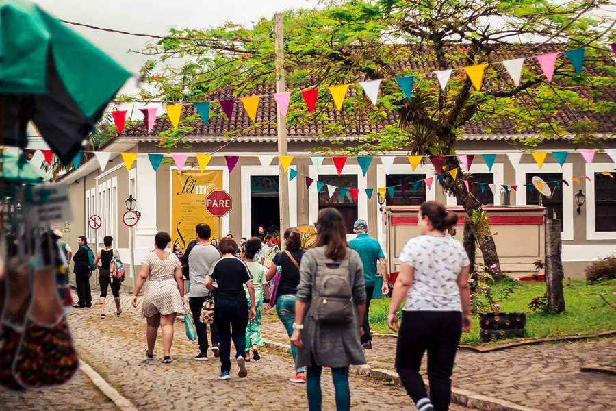 Debates, música, teatro, feira e atividades para a família estão na programação (Créd. Flimo)