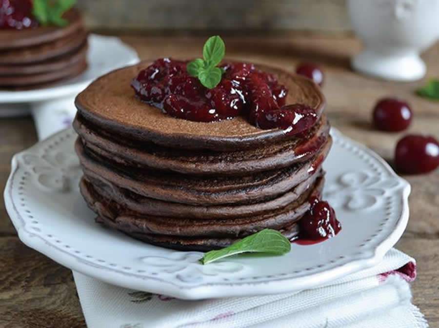 Panqueca de açaí com gelado de iogurte