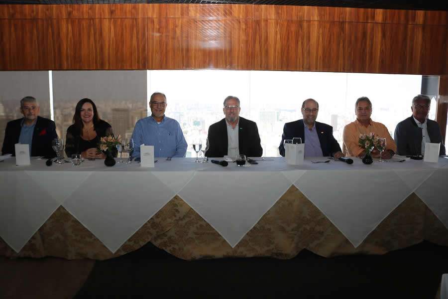 Mesa: Marco Cabral, Claudia Camargo, Gilberto Januário, Álvaro Fonseca, Boris Ber, Edmar Fornazzari e Jorge Teixeira Barbosa