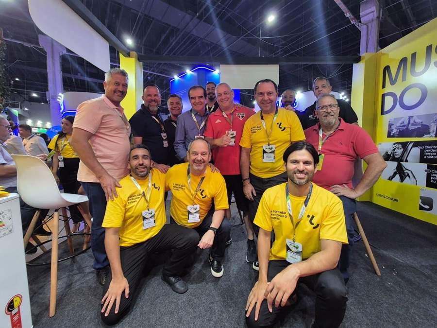 Legenda: Braz Romildo - Vice Presidente Sincor SP, Marcio Silva - Vice Presidente da Capital Sincor SP, Ednir Fornazzari - Diretor Regional Zona Oeste Sincor SP, Eduardo Minc - Diretor Regional Osasco Sincor SP, Claudemir Marchi - Diretor Regional Guarulhos Sincor SP, Alexandre Camillo - conselheiro consultivo da Justos, Luiz D’ Almanery - Diretor Regional Zona Norte Sincor SP, Alvaro Fonseca - Mentor do Clube dos Corretores de Seguros de SP, Jose Amélia de Souza - ex Mentor do Clube dos Corretores de Seguros de Osasco, Alan Leal - Chief Underwriting Officer da Justos, Luciano Lima - Diretor Comercial da Justos e Dhaval Chadha - CEO e cofundador da Justos