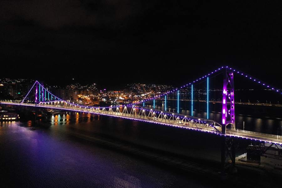 Teste da nova iluminação cênica da Ponte Hercílio Luz. Foto: Quantum Engenharia/Divulgação