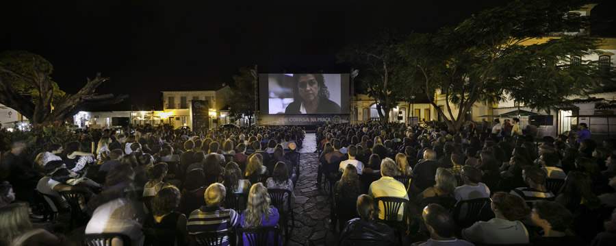 Tiradentes/MG - Sessão da Mostra Praça | Sessão Popular no Cine Copasa na Praça - Leo Lara/ Universo Produção