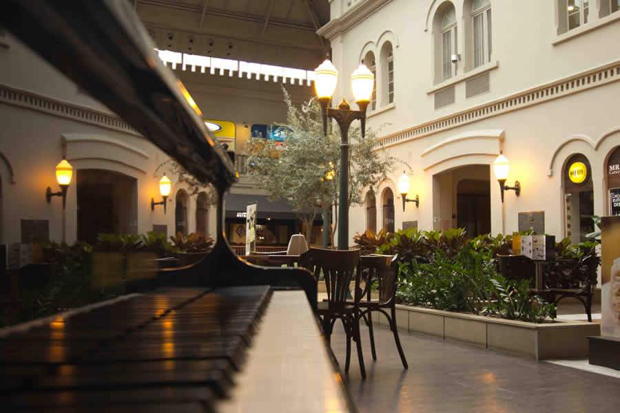 Pianistas se apresentam no Shopping Curitiba