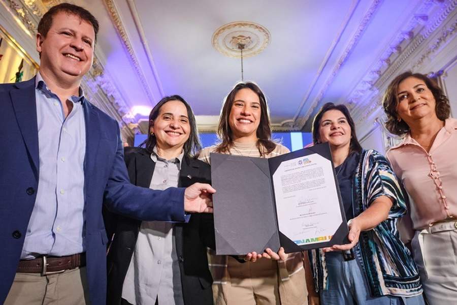 Foto - Rafael Bandeira Secom (Na ordem: Pierre Lucena, presidente do Porto Digital; Mauricélia Montenegro, secretária de Ciência, Tecnologia e Inovação de Pernambuco; Raquel Lyra, governadora de Pernambuco; Priscilla Krause, vice-governadora de Pernambuco e Fernanda Pimentel, presidente da Facepe)