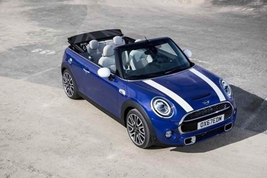 MINI Cabrio: Como surgiu e evoluiu a diversão a céu aberto