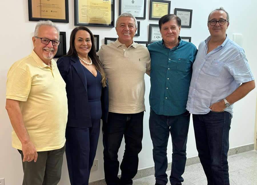 Diretores afinados. Da esquerda para direita: Joffre Nolasco; Jaqueline Rocha; Luiz Philipe Baeta Neves; Gilberto Villela e César Augusto Braga – Foto: Divulgação