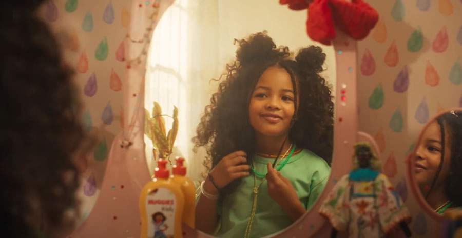 Para celebrar a nova linha de cabelo infantil, Huggies® lança a campanha “Dê Fios à Imaginação”