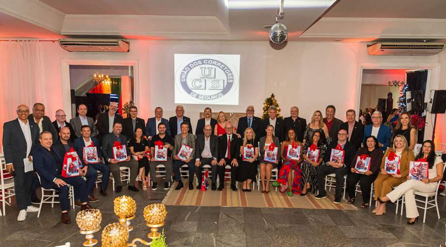 Fotos: Diretoria da UCS e representantes de empresas apoiadoras; festa de confraternização 2023; o presidente Augusto Esteves com a esposa Maria Teresa Esteves e o Papai Noel que animou a festa. Créditos: Antranik Photos