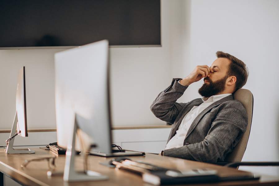 Estudo ressalta importância de relacionamentos saudáveis para a felicidade no trabalho