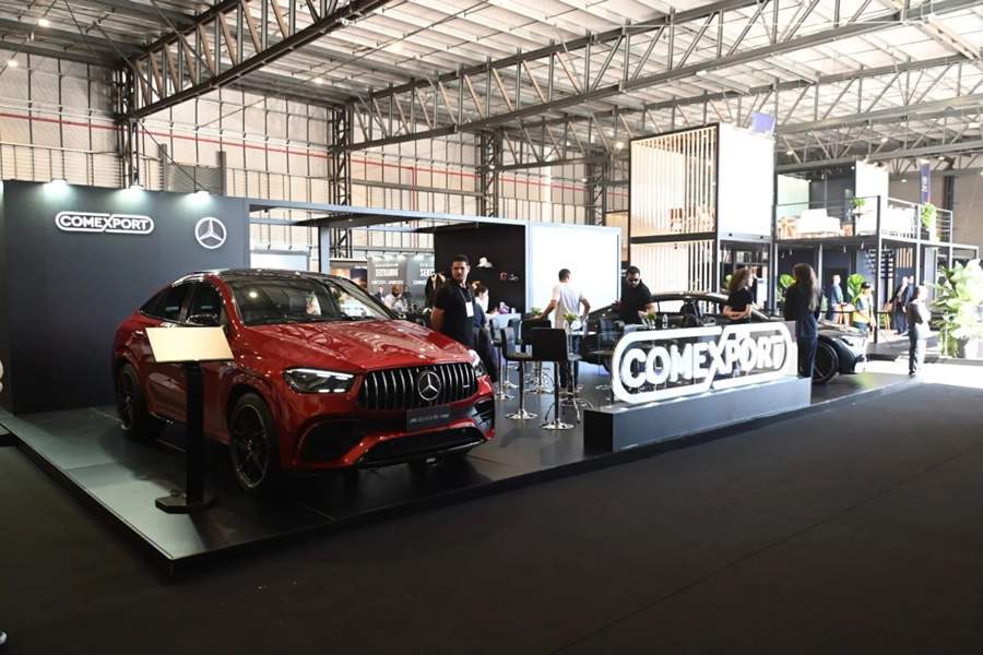 Mercedes-Benz apresenta nova tecnologia plug-in hibrida durante Catarina Aviation Show