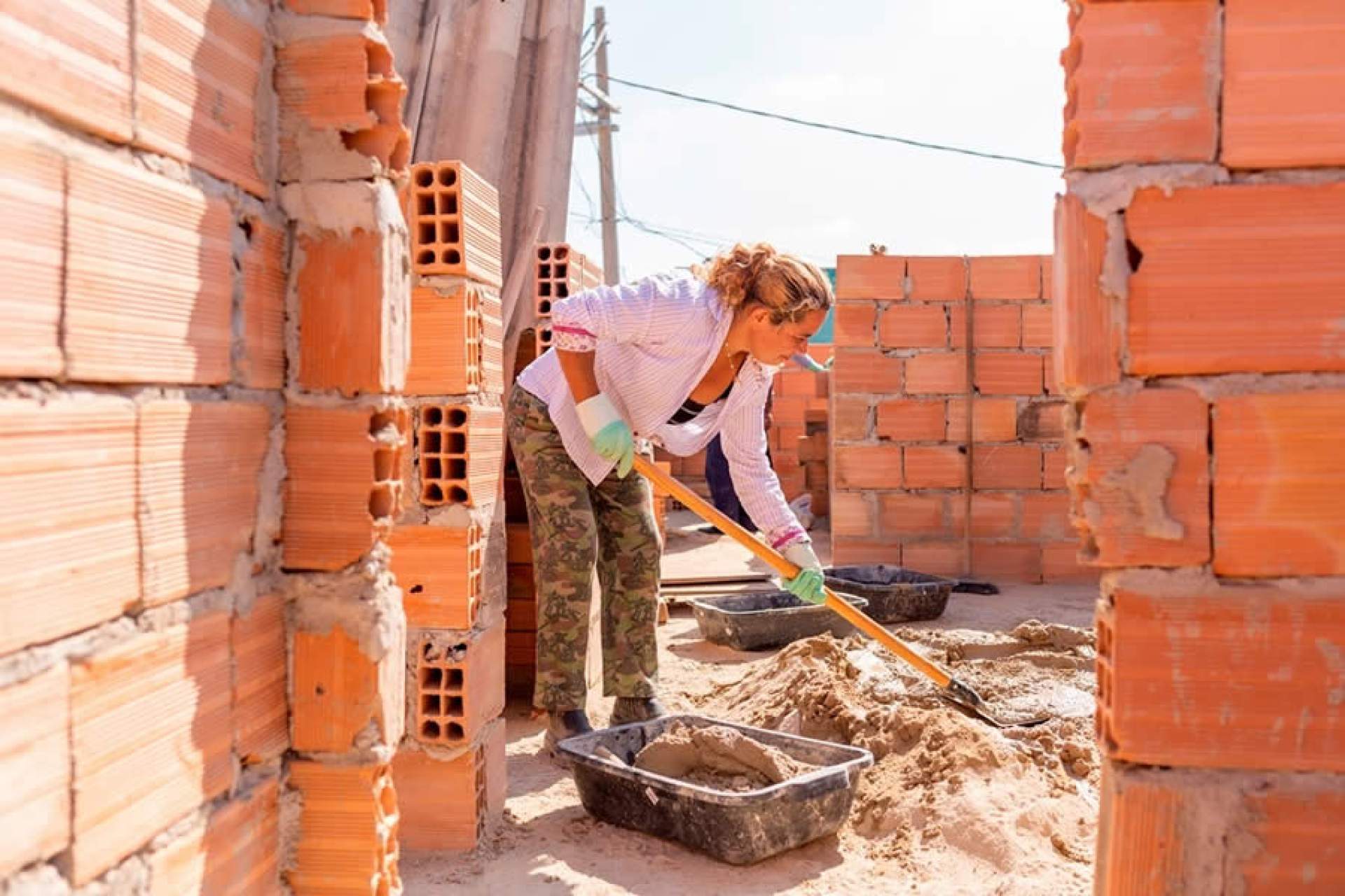 Mulheres na construção que colocam a mão na massa - Negócios - Mapa da Obra