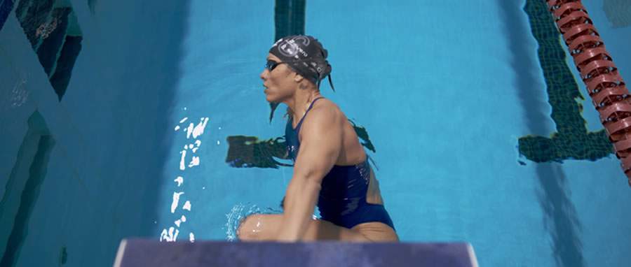 Foto: Carol Santiago, atleta de natação (Divulgação)