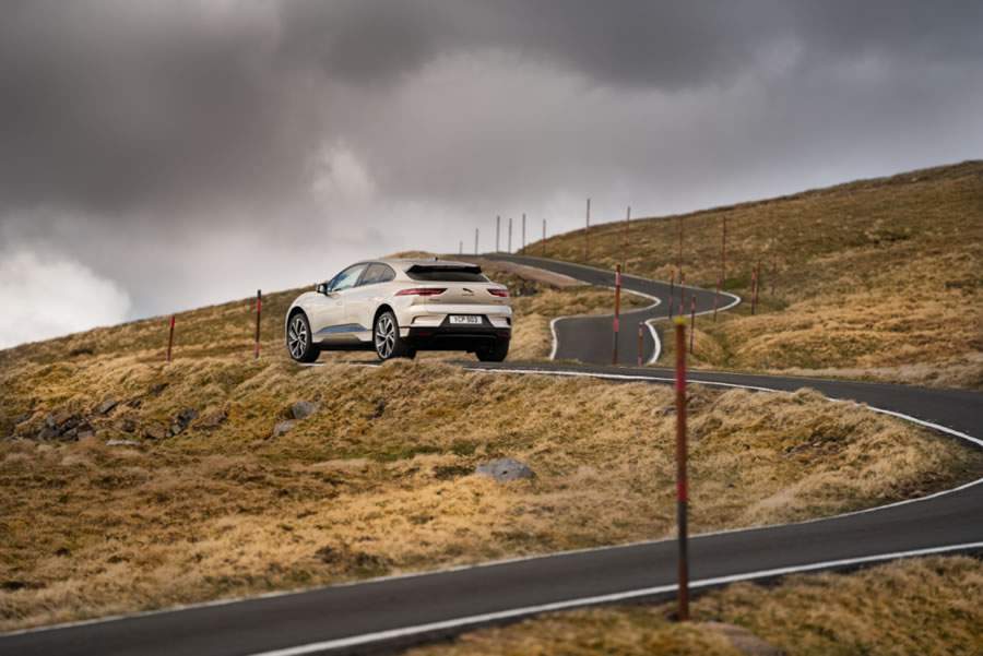 JAGUAR IPACE E ELINOR BAKER_EVERESTING