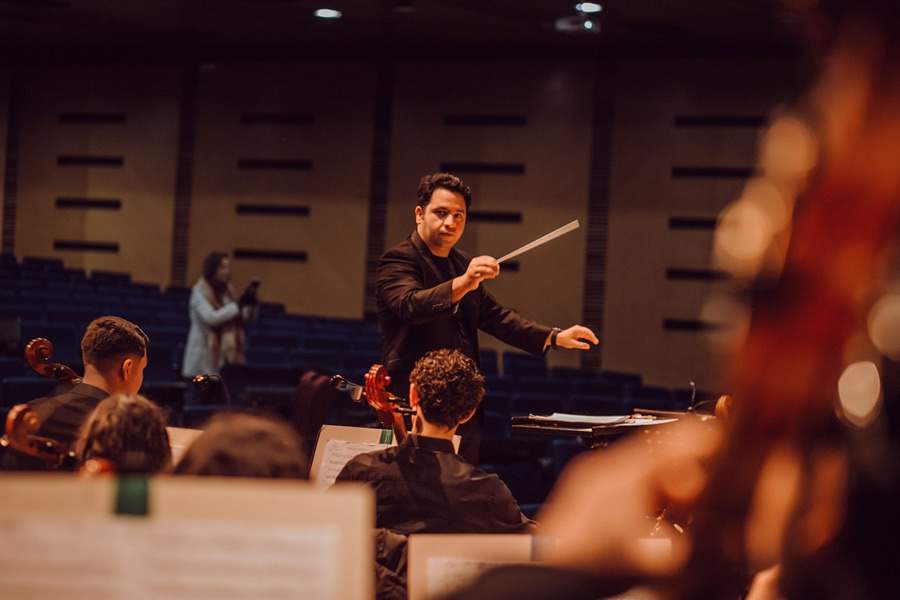 O maestro venezuelano Roberto Ramos será o regente do concerto - foto: Jussara Souza