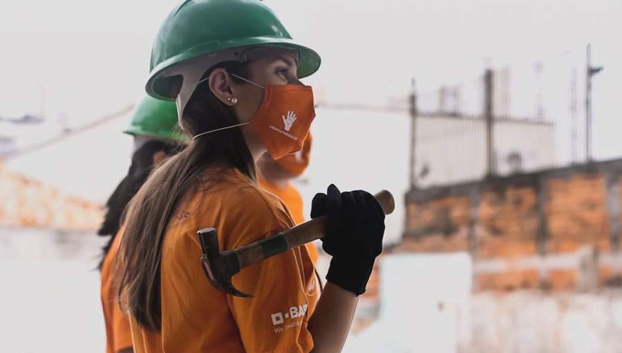 Amanda Largher, coordenadora do time de voluntariado da BASF em São Bernardo do Campo (SP), durante ação do time. Créditos: arquivo pessoal.