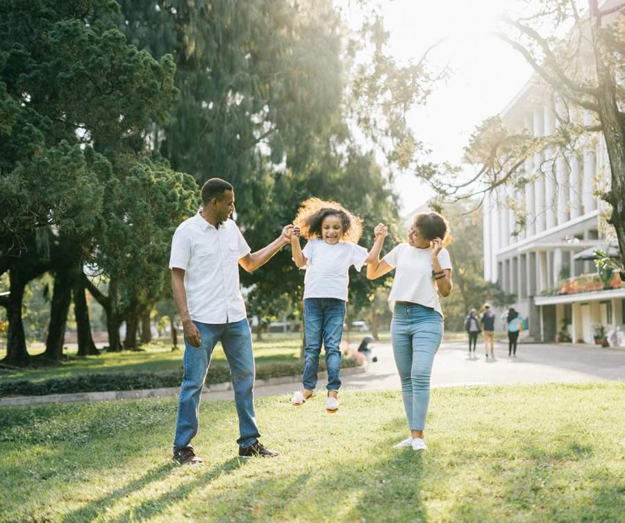 Parques e praças públicas estão entre os atrativos preferidos das famílias. Foto: Agung Pand Wiguna,noPexels