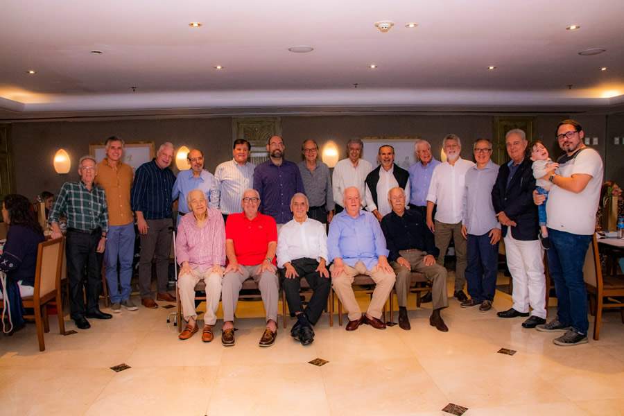 Bolinhas reunidos no jantar de maio para homenagear as mamães – Foto: Dalvino Santino