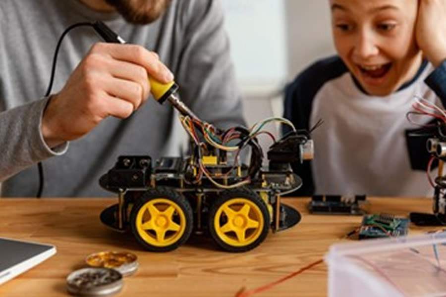 Explorando a educação Maker: 5 vantagens para um aprendizado transformador