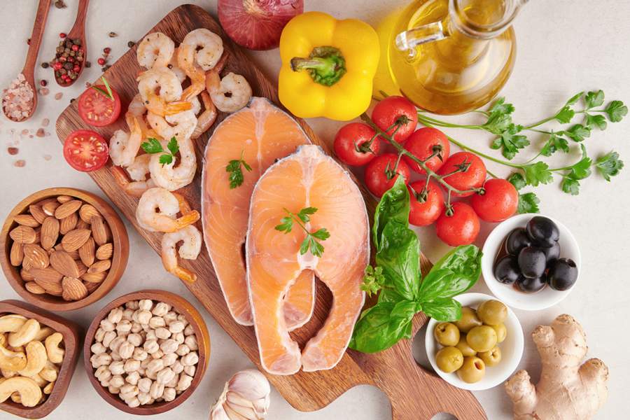 Endometriose e dieta mediterrânea: como os alimentos frescos e abundância de vegetais aliviam os sintomas