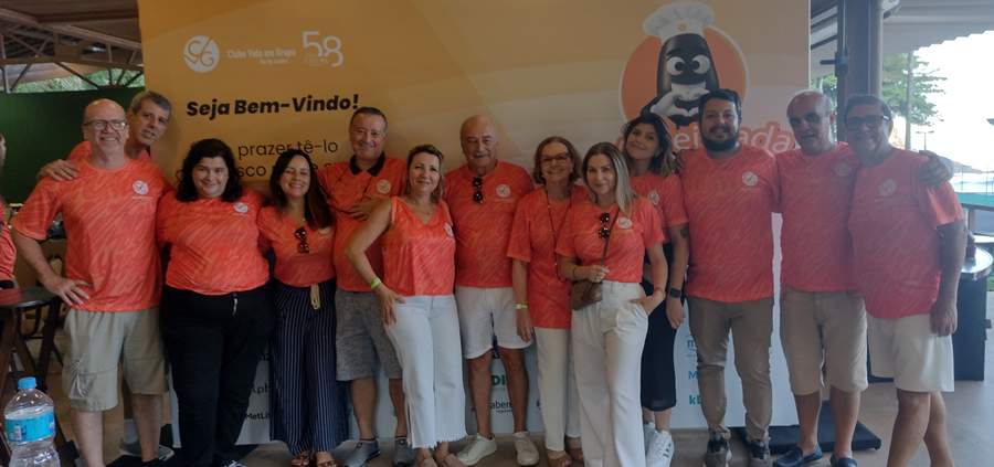 Jornalistas posam com o presidente do CVG-RJ, Edson Calheiros e o diretor Social, Enio Miraglia e as diretoras sociais adjuntas, Leila Nogueira e Tatiana Antoniazzi. Além dos jornalistas da foto, estiveram presentes, os jornalistas Marcia Kovacs e Randolpho de Souza – Foto: Divulgação