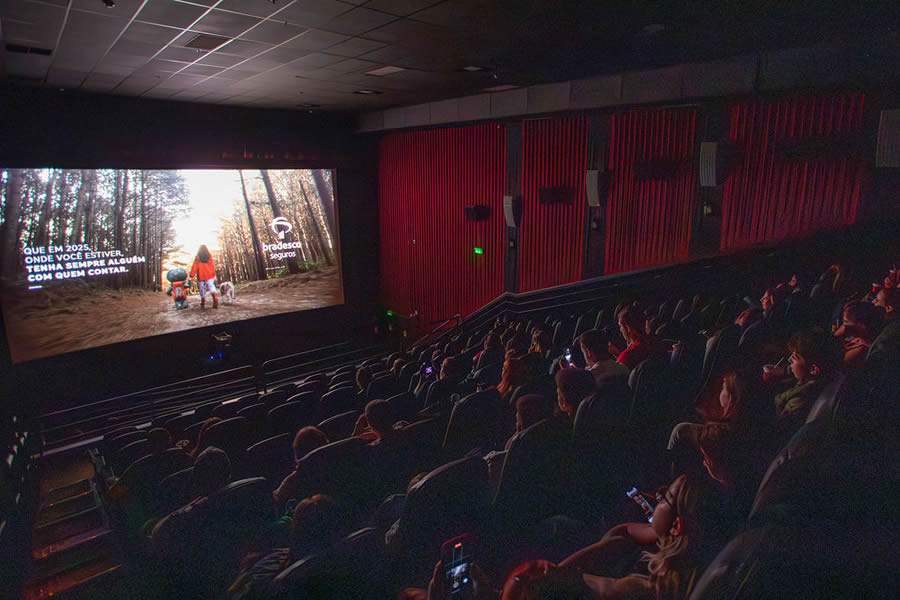 Grupo Bradesco Seguros ilumina cinema em nova fase de campanha de fim de ano