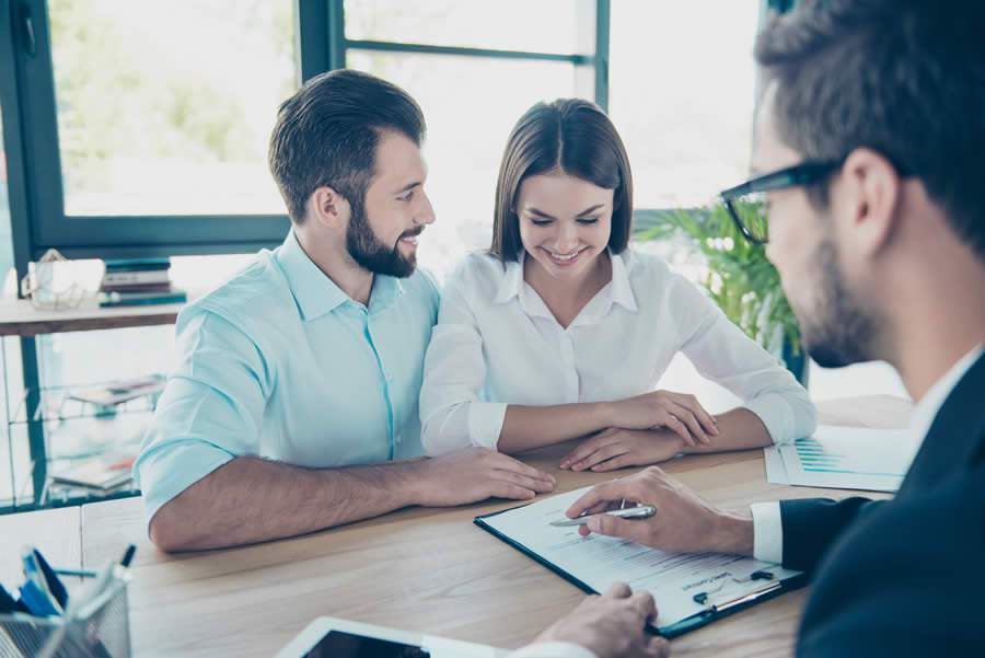 Consórcio bate recorde histórico de adesões - Roman Samborskyi/Shutterstock.com