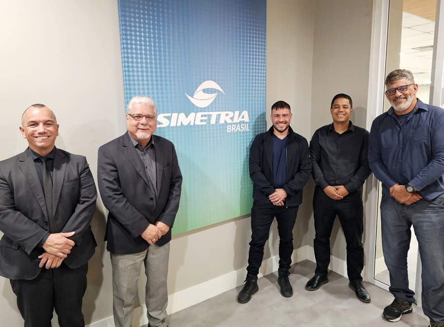 Esq/dir: Leonardo Falcão (diretor Comercial e de Operações da Simetria), João Paulo Moreira de Mello (presidente do CSP-MG), André Beraldo (diretor-Executivo da Simetria), Weslley Corrêa (coordenador Geral) e Maurício Tadeu Barros Morais (diretor do CSP-MG)