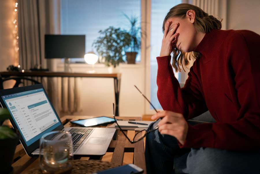 Home-office sem impor limite de horários e interação social pode causar burnout