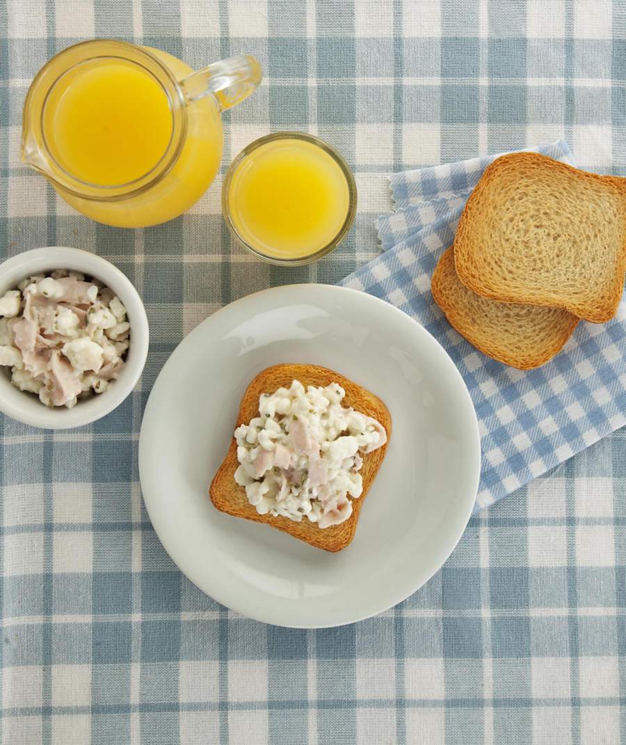 Torrada de Cottage com Peito de Peru - Marca Adria - Divulgação