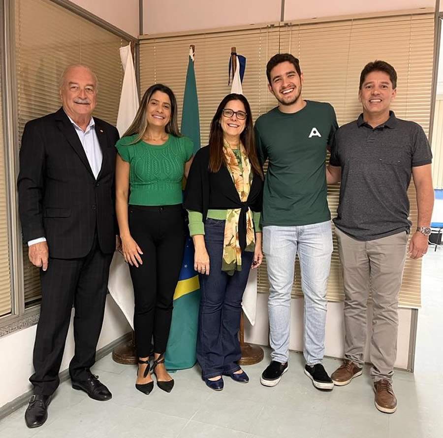 Da esquerda para a direita: Ênio Miraglia, diretor social do CVG-RJ; Márcia Accorsi, gerente comercial Azos; Sonia Marra, diretora do CVG-RJ; Kalef Amui, Sales Leader Azos e Bruno Laranja, gerente comercial Azos. Foto: Divulgação