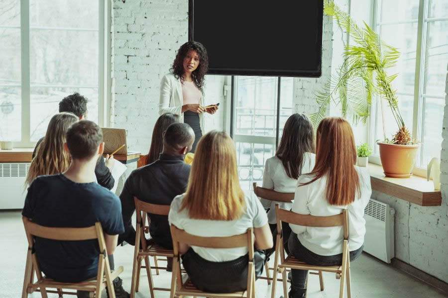 Direitos Humanos é tema do “Clube Virtual de Conversação” do Instituto Cervantes no mês de junho