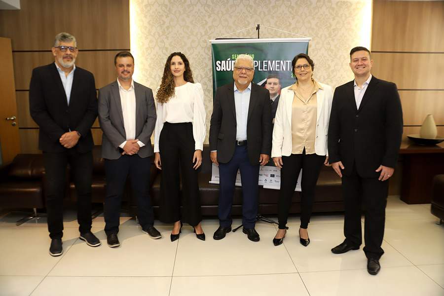 Maurício Tadeu Morais (diretor do CSP-MG), Wellerson Castro (vice-presidente do Sincor-MG), Bruna Rios (representante da Comissão de Benefícios do SindSeg MG/GO/MT/DF), João Paulo Mello (presidente do CSP-MG), Kátia O’Donnell (especialista da área Jurídica da CNseg, representando também a FenaSaúde) e Marcus Braz (diretor-adjunto de Fiscalização da ANS)