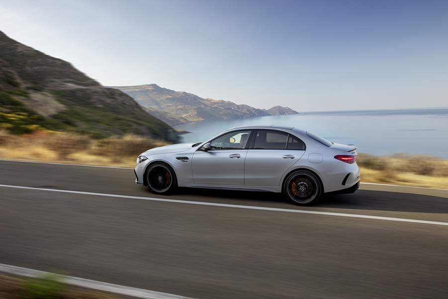 Mercedes-AMG C 63 S E Performance traz a tecnologia híbrida da F1 direto para as ruas