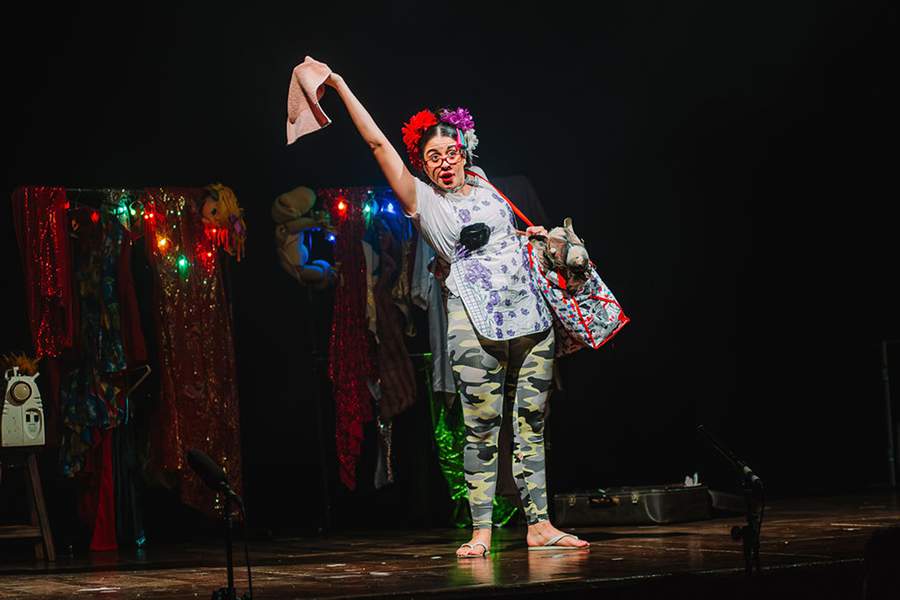 2 - Camila Gonzalez na peça Cada Ponto um Carnaval - Crédito fotográfico Any Duarte